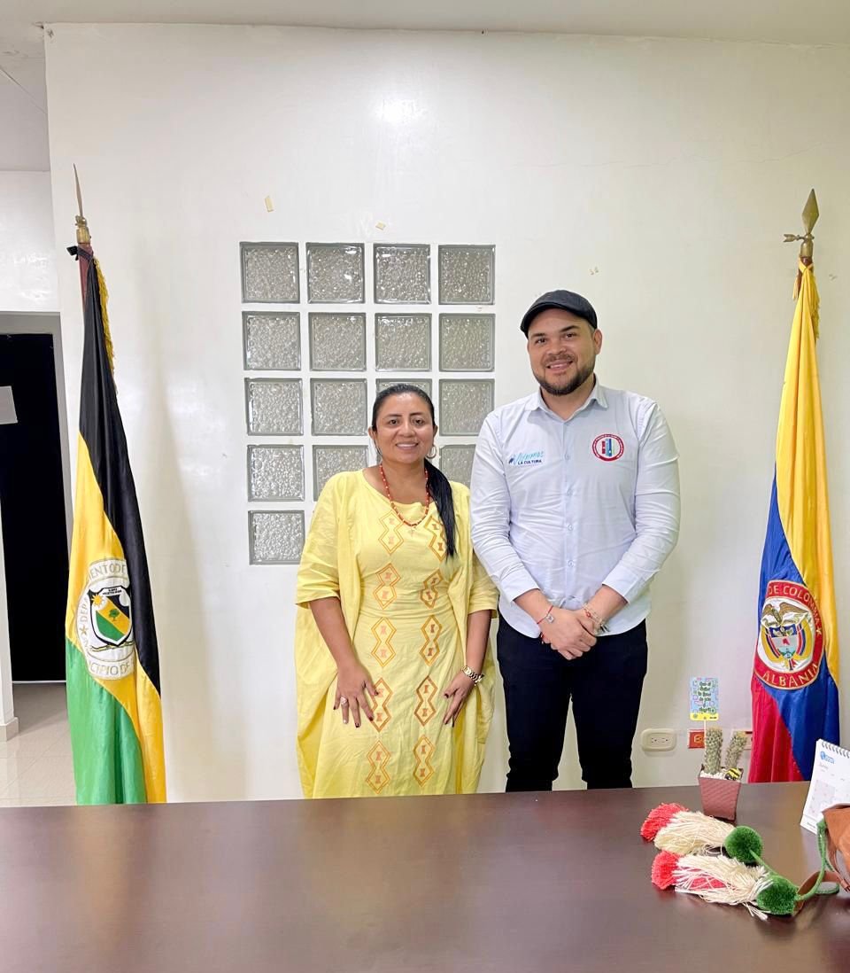 En la foto; la alcaldesa municipal de Albania, Nera Robles Bonivento y el gerente del Fondo Mixto de La Guajira, Larry Iguarán Vergara.
