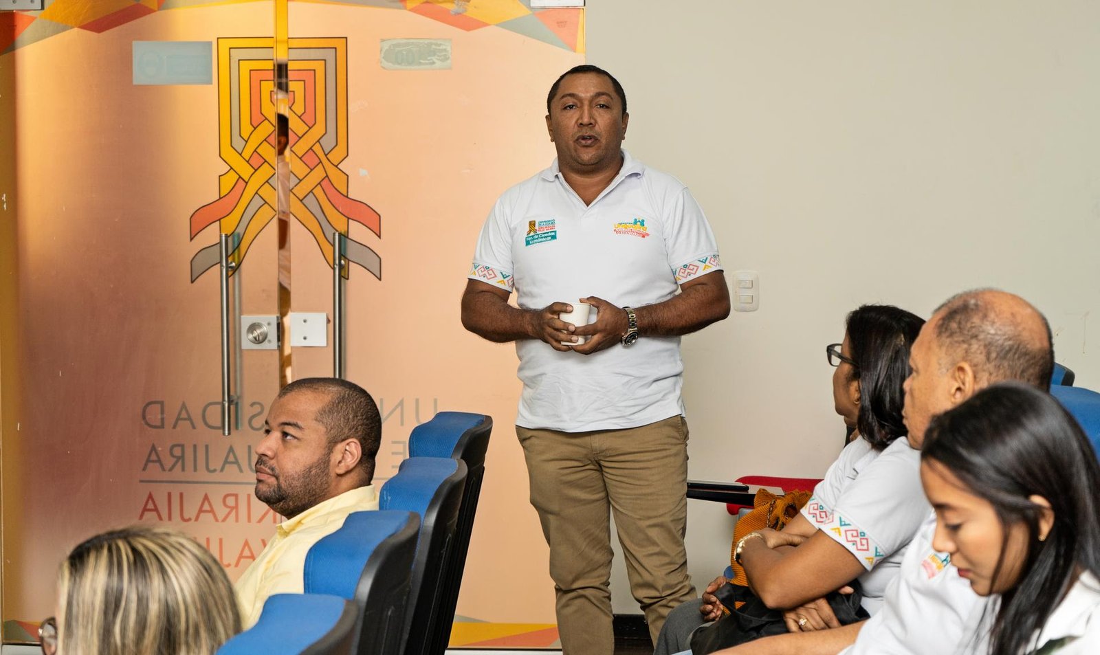 Miembros del cuerpo directivo y docente de Uniguajira