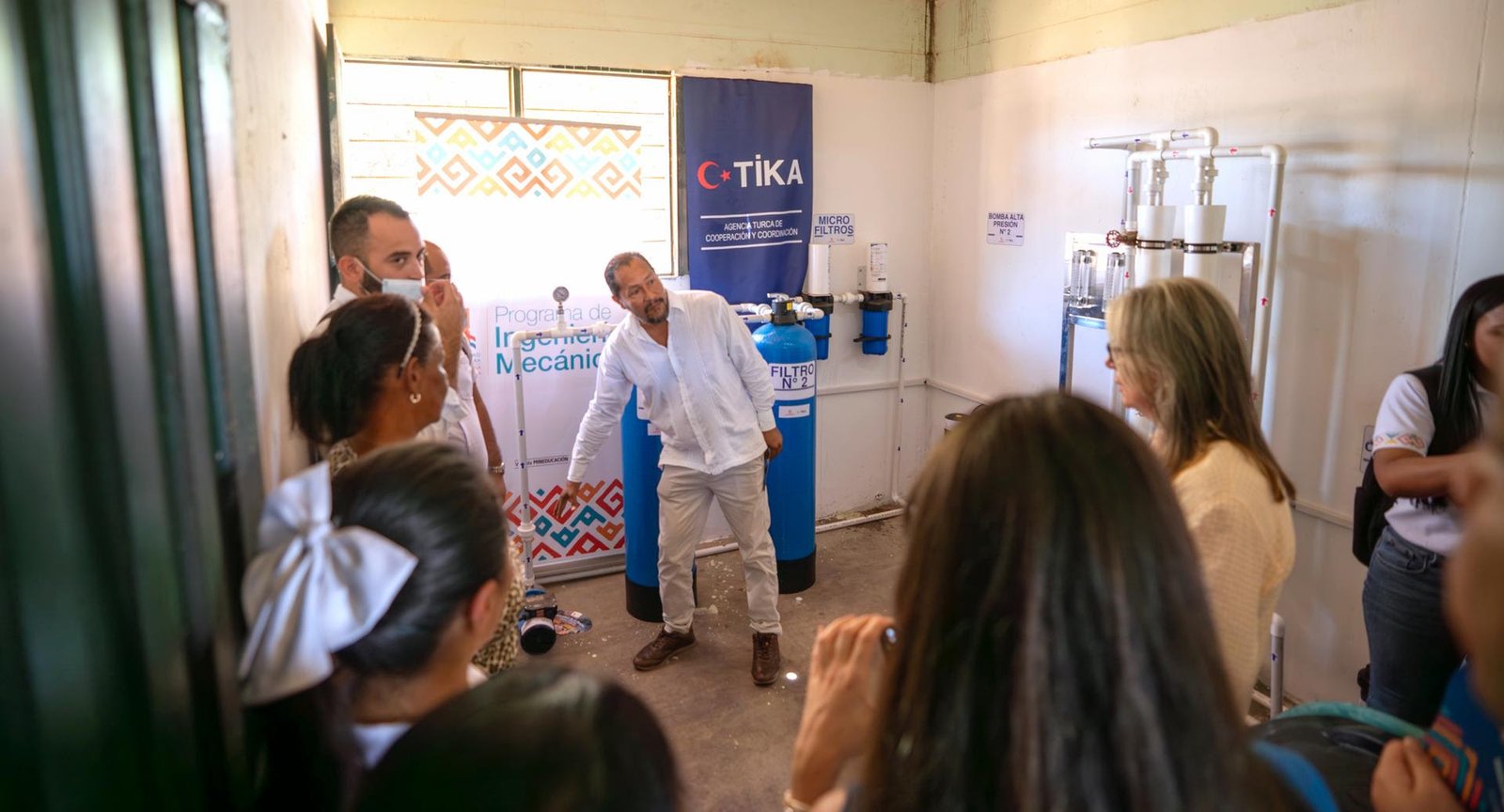 La planta de tratamiento tiene una capacidad de producción de hasta 800 litros de agua potable por hora