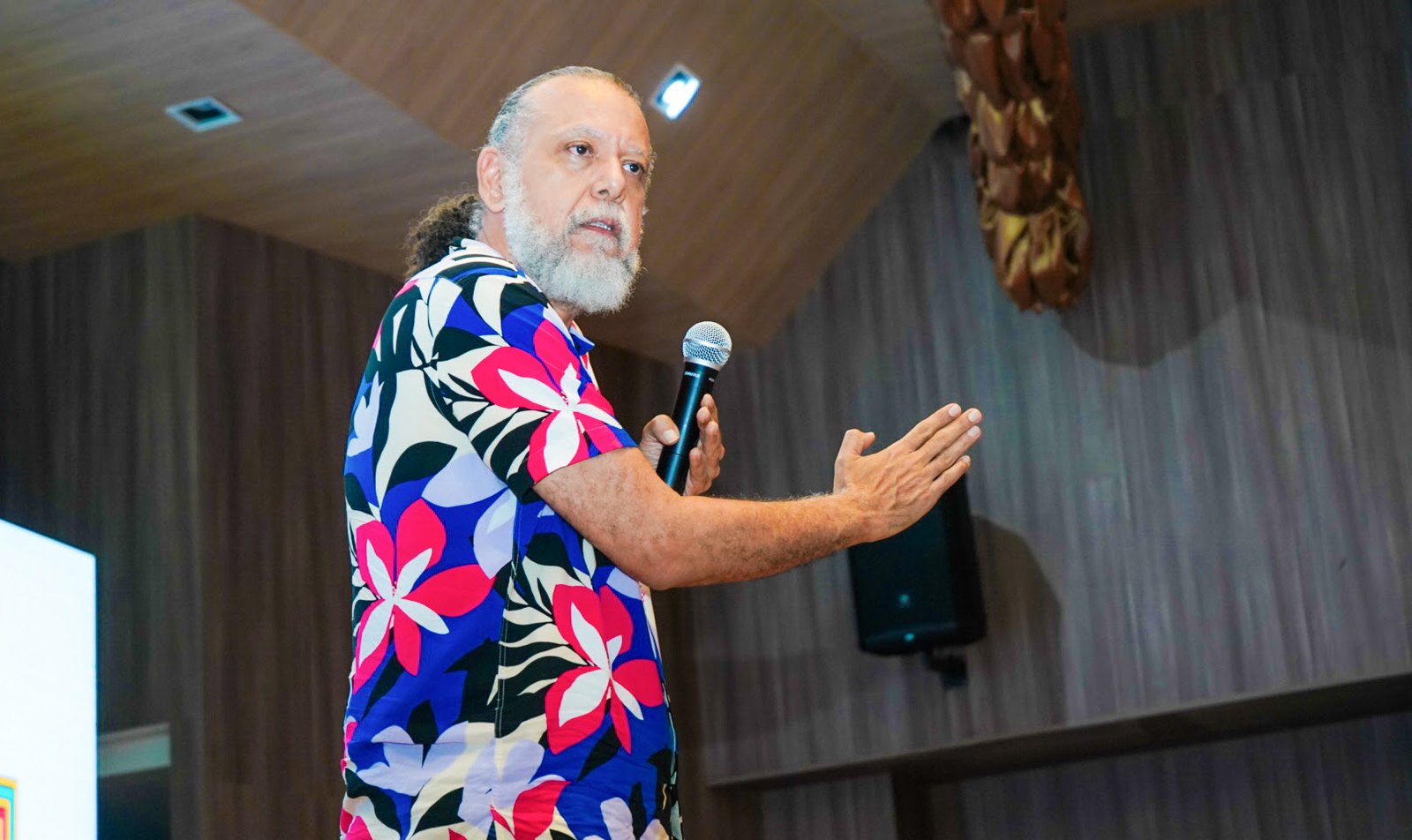 Alberto Linero Gómez durante su conferencia.