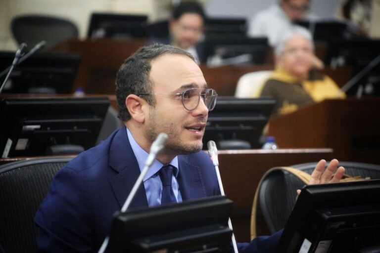 Alfredo Deluque, Senador.