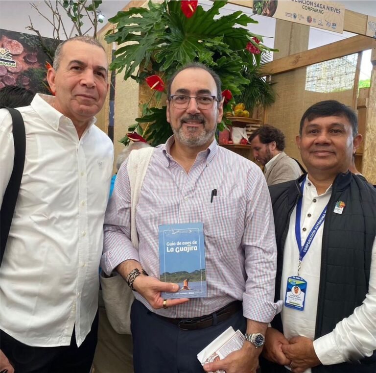 El director general de Corpoguajira, Samuel Lanao Robles; el director del Banco de Desarrollo de América Latina, Sergio Diazgranados y el director de Corpamag, Alfredo Martínez.