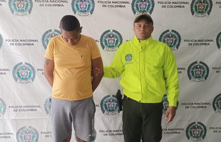 Aprehenden a hombre con arma exclusiva de las Fuerzas Armadas en San Juan del Cesar