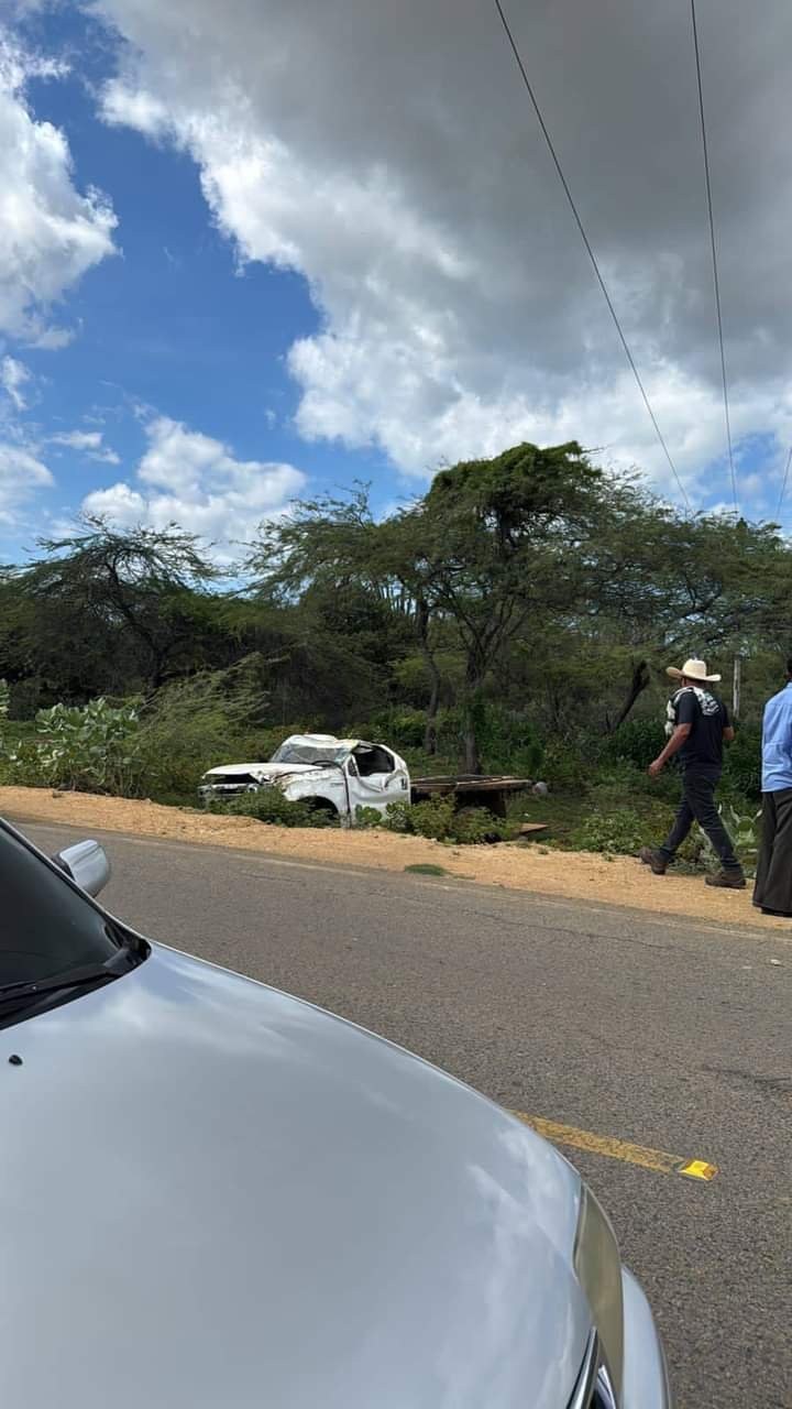 5 muertos y 11 heridos tras volcamiento de camión en la vía Uribia-Manaure