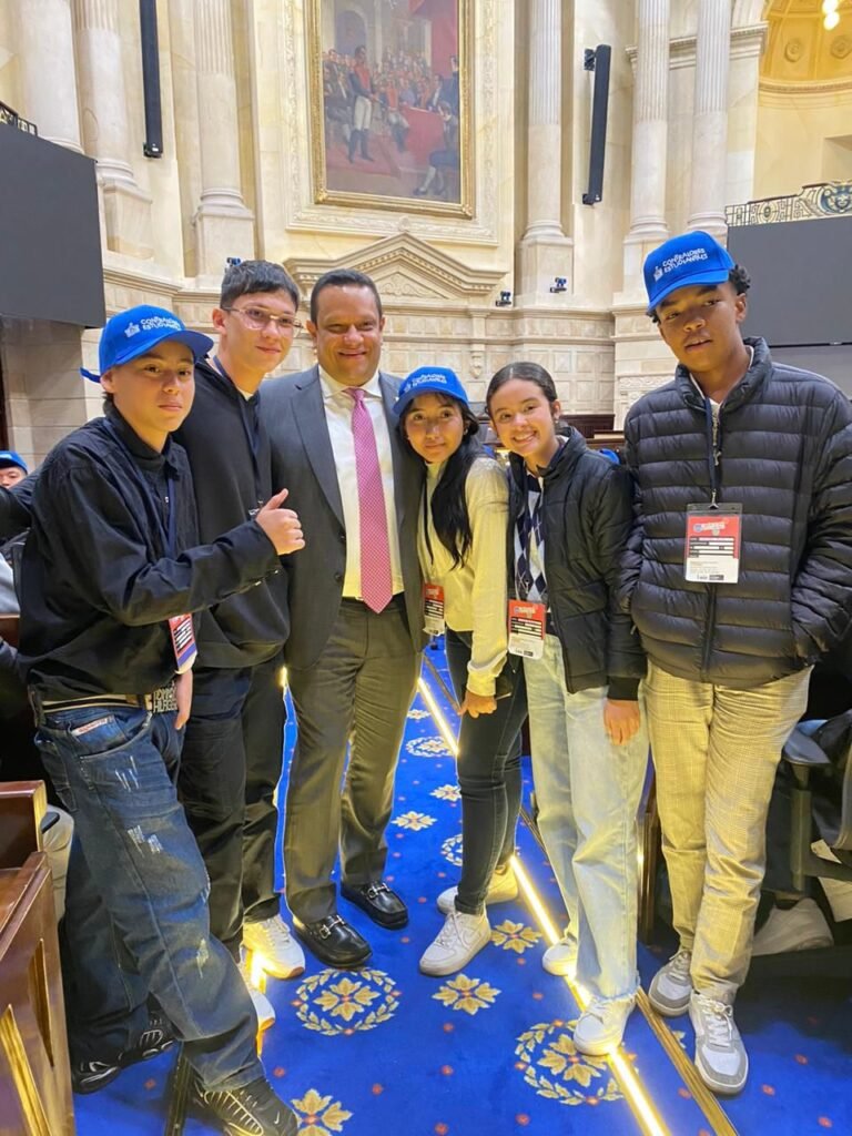 El Representante a la Cámara Jorge Cerchiaro participa en encuentro con 130 contralores estudiantiles en el Congreso