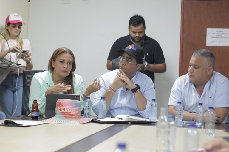 Gobernador Jairo Aguilar atendió a los manifestantes de Caracolí Sabanas de Manuela