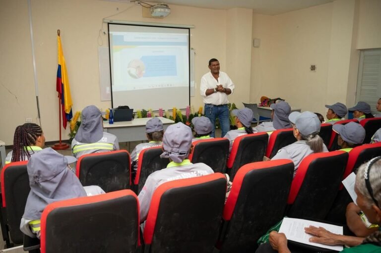 En Uniguajira se adelantó el conversatorio ‘Recicladores hacia una cultura organizacional sostenible’