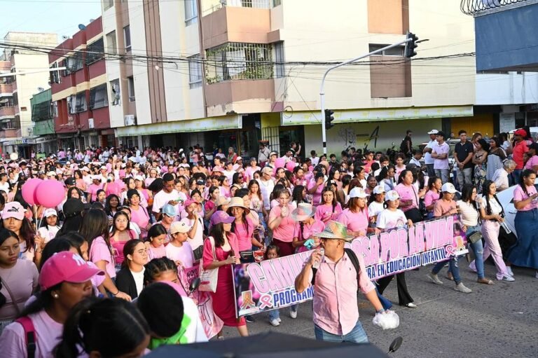 Exitosa fue la ‘Caminata Rosa’ de Uniguajira 2024: unidos por la prevención