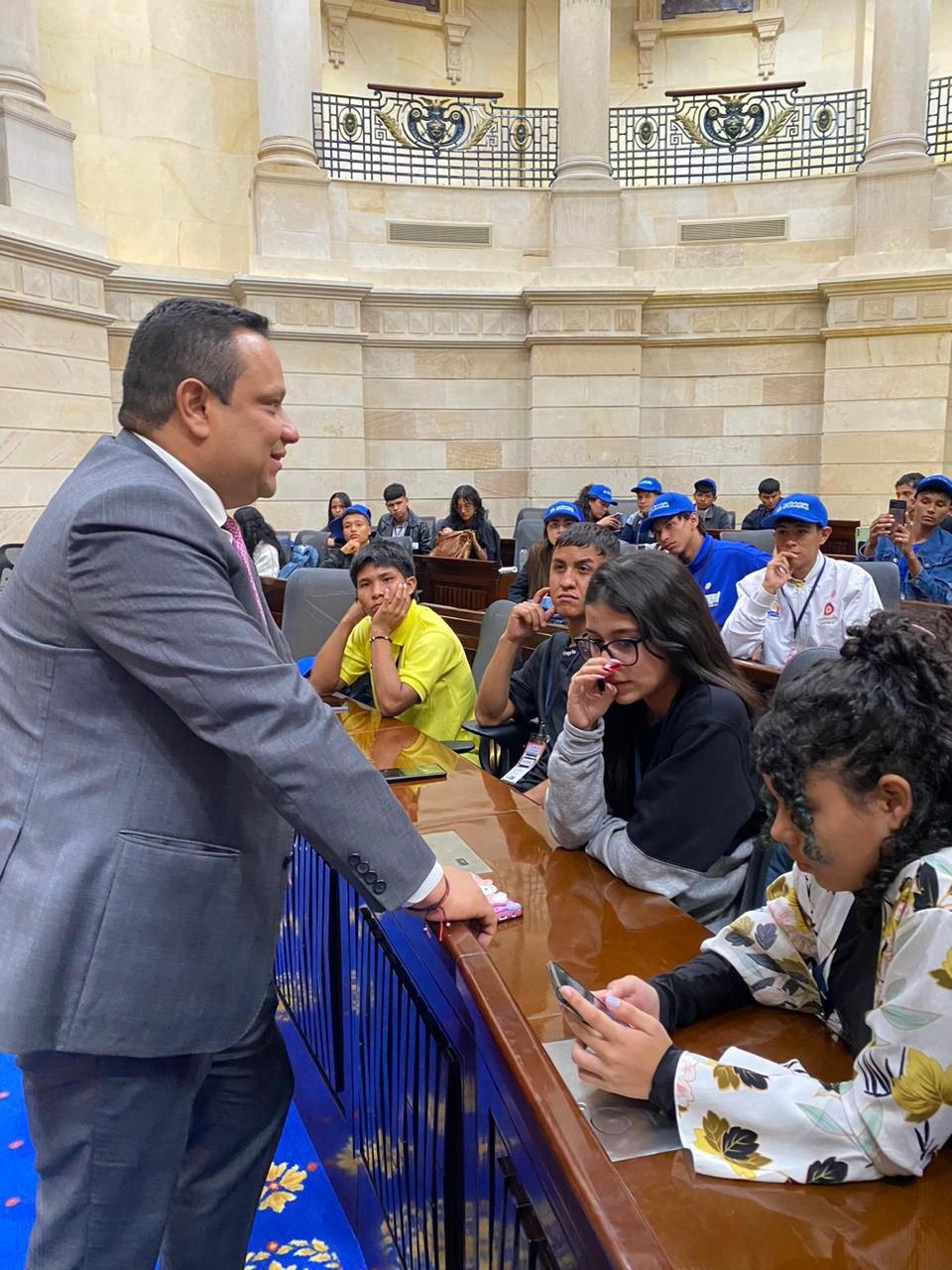 El Representante a la Cámara Jorge Cerchiaro participa en encuentro con 130 contralores estudiantiles en el Congreso