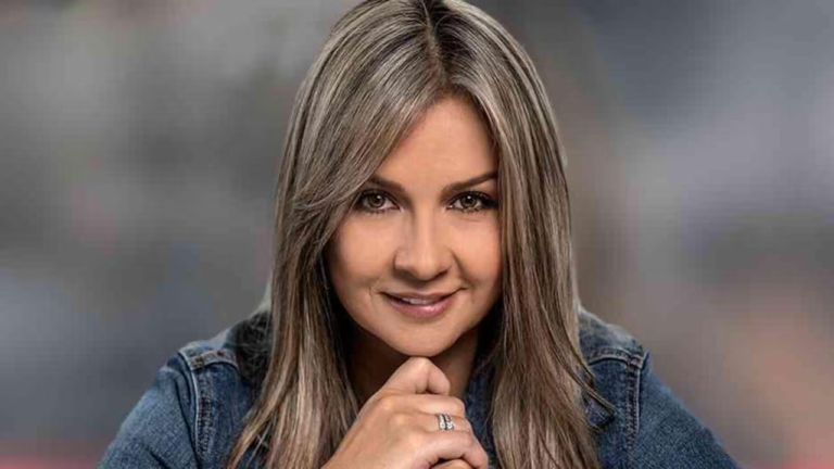 Victoria Eugenia Dávila Hoyos, periodista, escritora, presentadora de radio y directora de la Revista Semana.