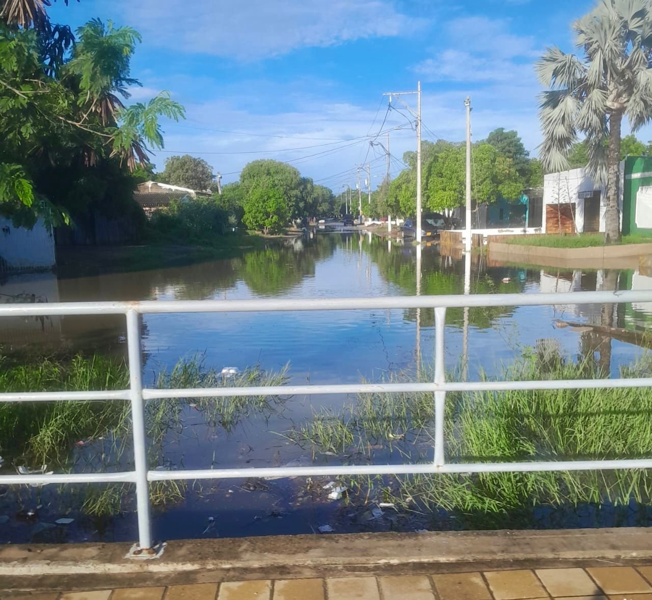 Colapso del alcantarillado en Riohacha por desbordamiento del río Ranchería afecta a varios sectores