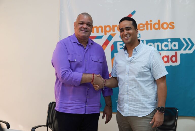 Carlos Arturo Robles Julio, Rector de Uniguajira y Jairo Aguilar, Gobernador de La Guajira.