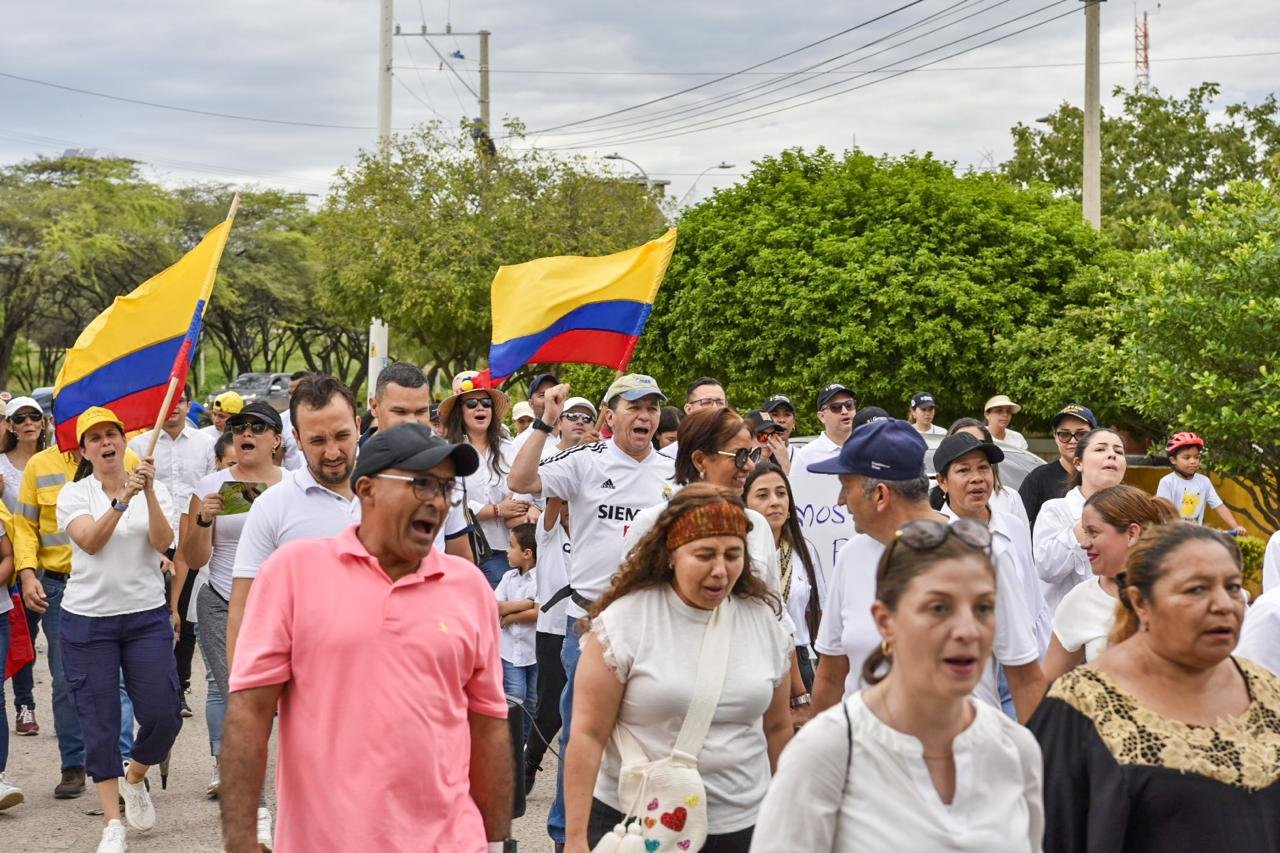 Empleados de Cerrejón marcharon pacíficamente tras 15 días de bloqueos en la línea férrea