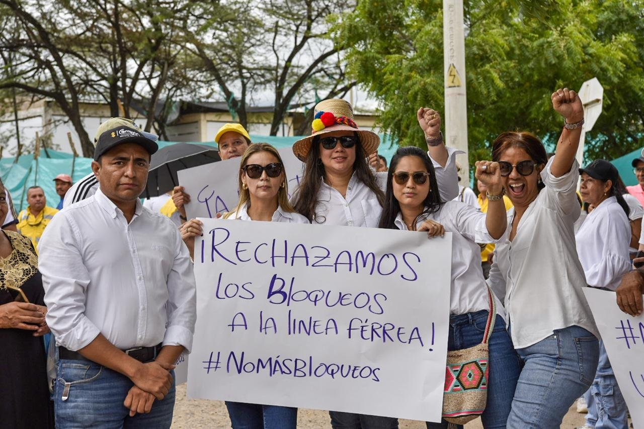 Empleados de Cerrejón marcharon pacíficamente tras 15 días de bloqueos en la línea férrea