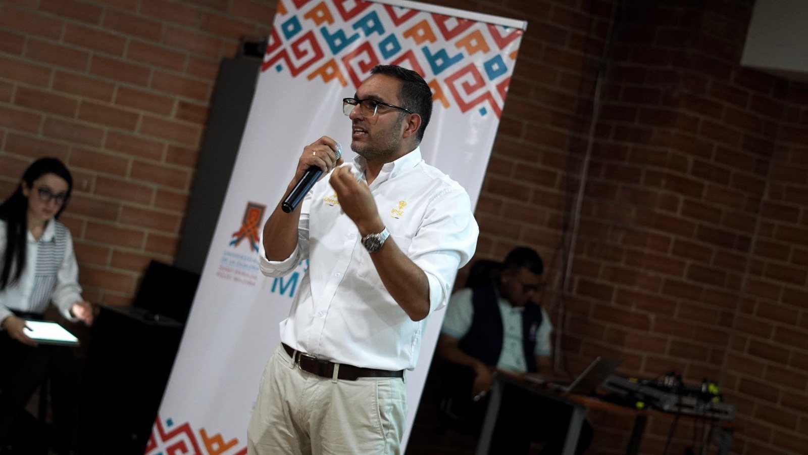 En Uniguajira se desarrolló con éxito el ‘Encuentro de Transición Energética y Desarrollo’