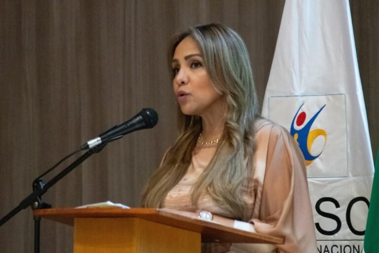 Sixta Zúñiga Lindao, Comisionada Presidente de la Comisión Nacional de Servicio Civil.