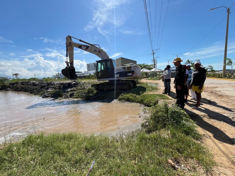 Gobernación de La Guajira combate las inundaciones en Villa Fátima y Las Delicias y otras zonas de Riohacha