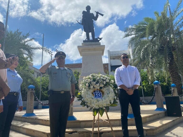 Gobernador Jairo Aguilar participó de eventos en conmemoración del centésimo trigésimo tercer aniversario de la Policía Nacional