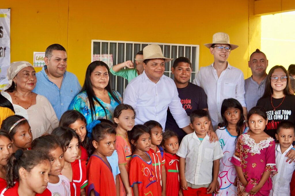 “Más de 50 mil paquetes van a casa para mantener la nutrición de niños, niñas y adolescentes de Riohacha”: Genaro Redondo