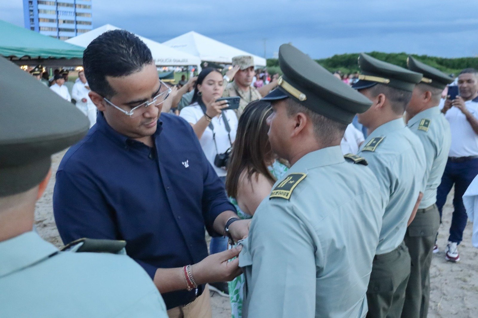 Gobernador Jairo Aguilar recibió reconocimiento por parte de la Policía Nacional de La Guajira