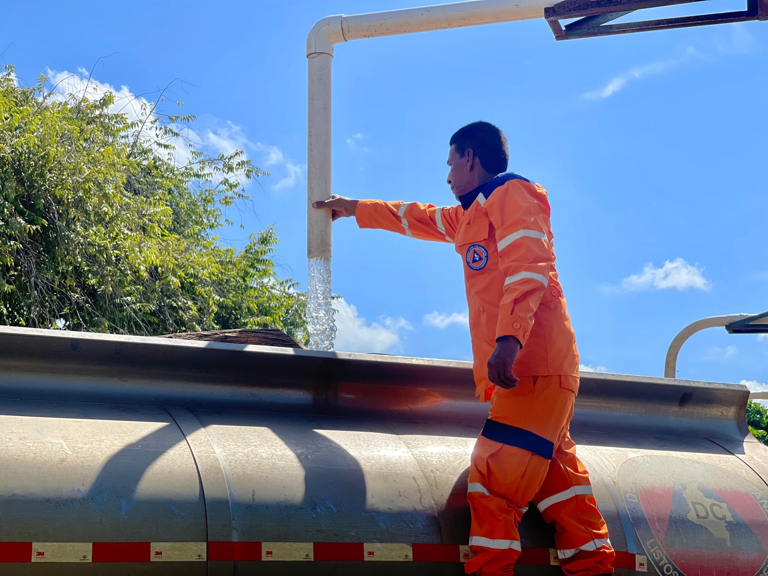 Aqualia apoya labor humanitaria de la Armada Nacional en la Alta Guajira donando más de 140 mil litros de agua al buque ARC Golfo de Urabá