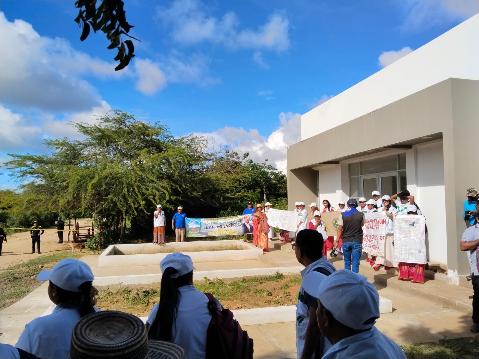 Presidente Gustavo Petro y gobernador Jairo Aguilar visitan zonas más afectadas por lluvias en La Guajira