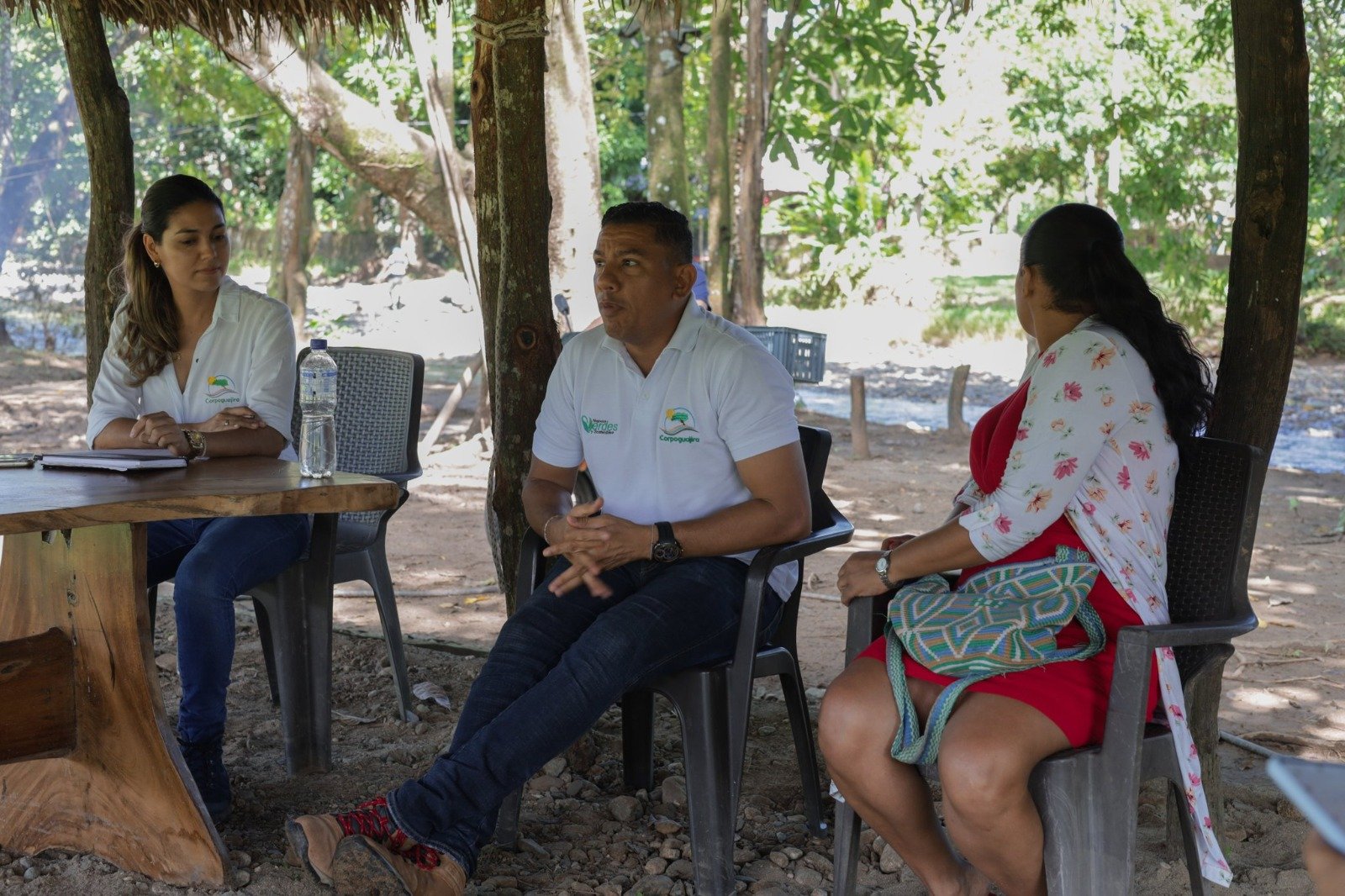 Corpoguajira trabaja junto a la comunidad rural de Dibulla para analizar futuros proyectos en pro del medio ambiente