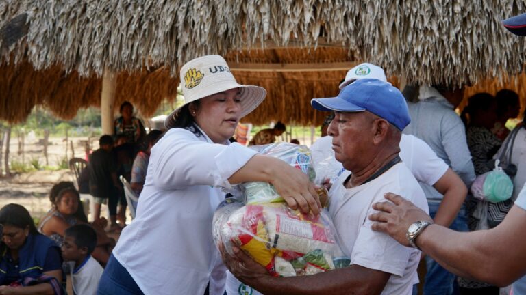 Gobernación de La Guajira realizó atención a comunidades afectadas por las fuertes lluvias en La Guajira