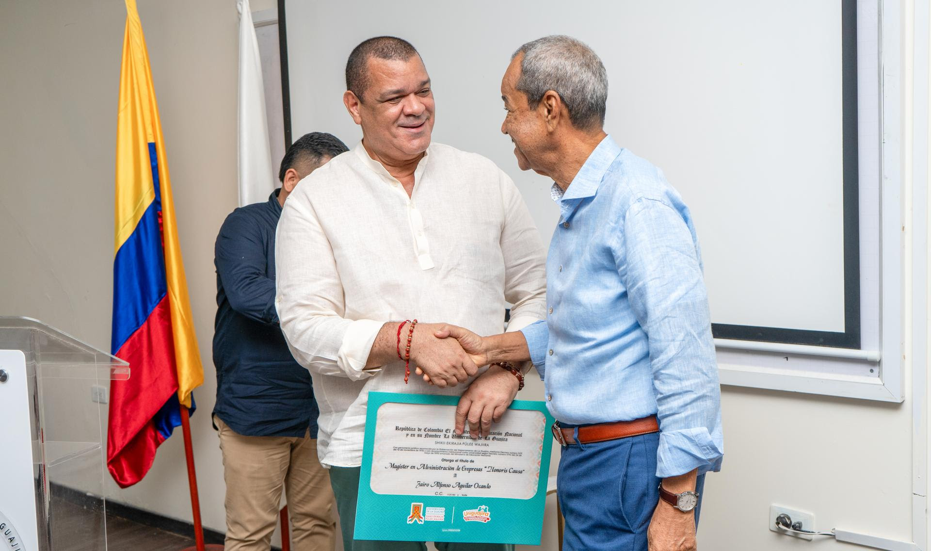 Uniguajira otorgó título honoris causa a su exrector Jairo Aguilar Ocando