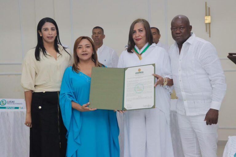 Sara Aguilar Huertas, destacada por su aporte al crecimiento del municipio de Manaure y al departamento de La Guajira