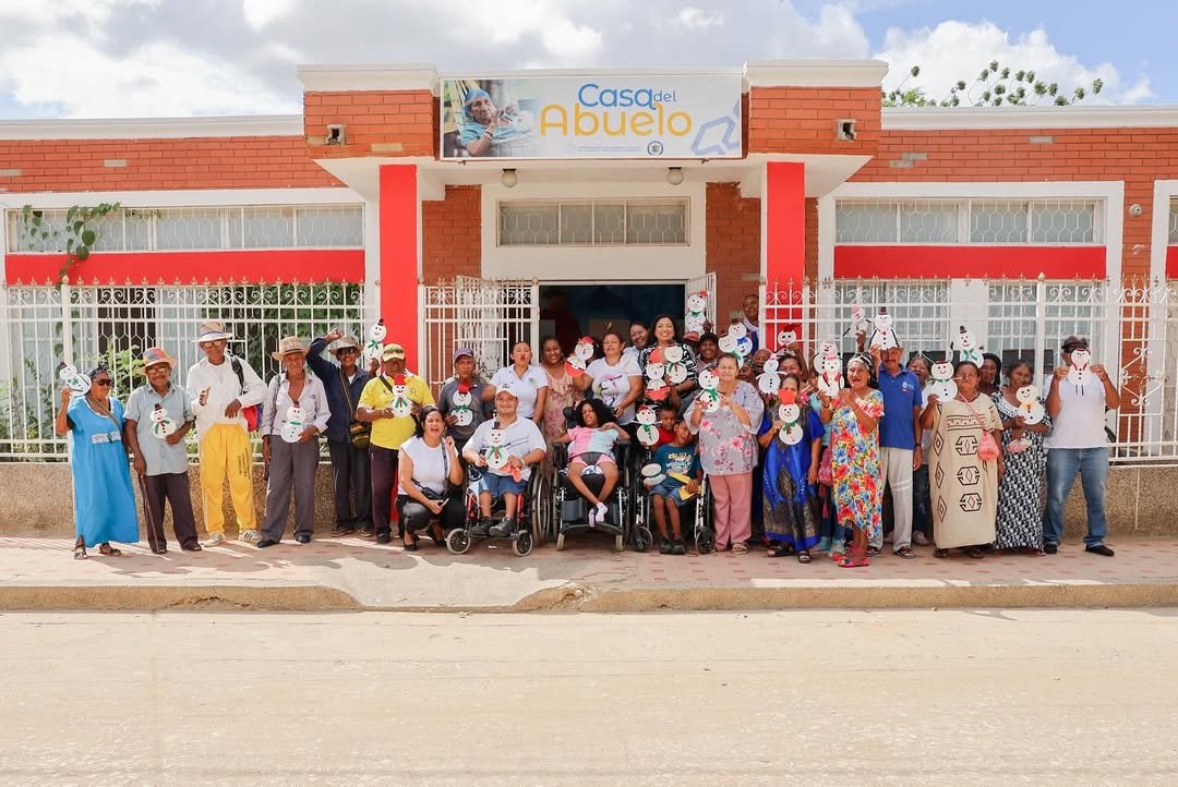 Alcaldía de Uribia adelantó taller navideño a adultos mayores