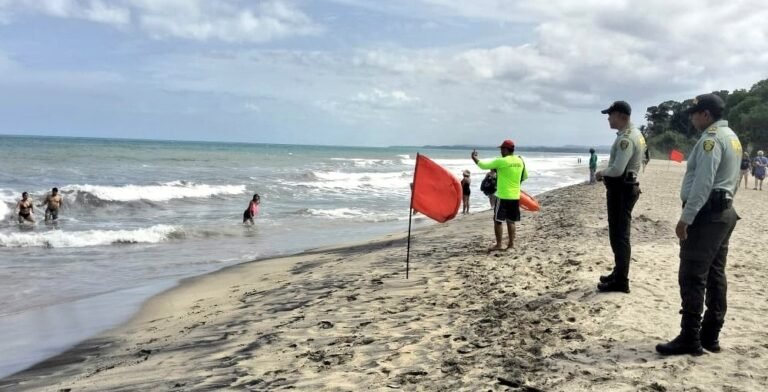 Iniciaron los operativos de la Policía Nacional para garantizar la seguridad de turistas en el corregimiento de Palomino, en Dibulla