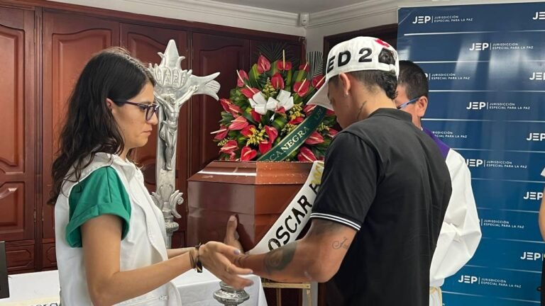 JEP y Unidad de Búsqueda entregaron los cuerpos de cinco víctimas de ejecuciones extrajudiciales y desaparición forzada que estaban en el cementerio de San Juan del Cesar