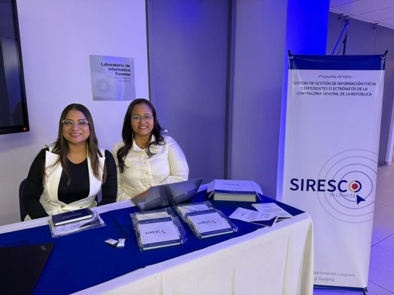 Funcionarias de la Contraloría de La Guajira ocupan primer lugar en feria nacional de conocimiento con el proyecto Aplicativo Siresc