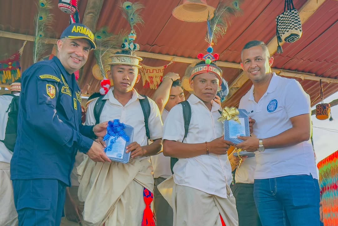 Alcalde de Uribia, Jaime Buitrago, celebró la graduación de primera promoción de bachilleres de estudiantes de Carasúa