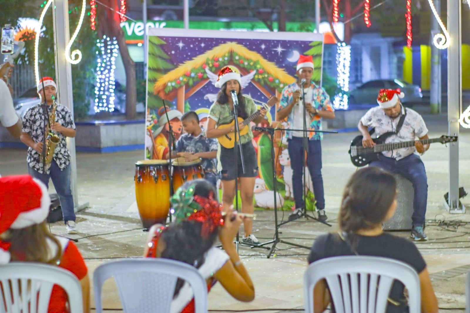 Con el inicio de las novenas navideñas, el alcalde Genaro Redondo enciende la magia de la navidad en Riohacha
