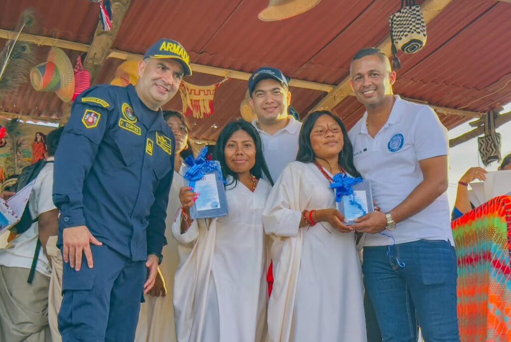 Alcalde de Uribia, Jaime Buitrago, celebró la graduación de primera promoción de bachilleres de estudiantes de Carasúa