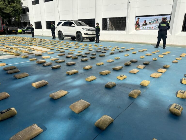 Hallan campero con 625 kilos de marihuana en una trocha de Manaure