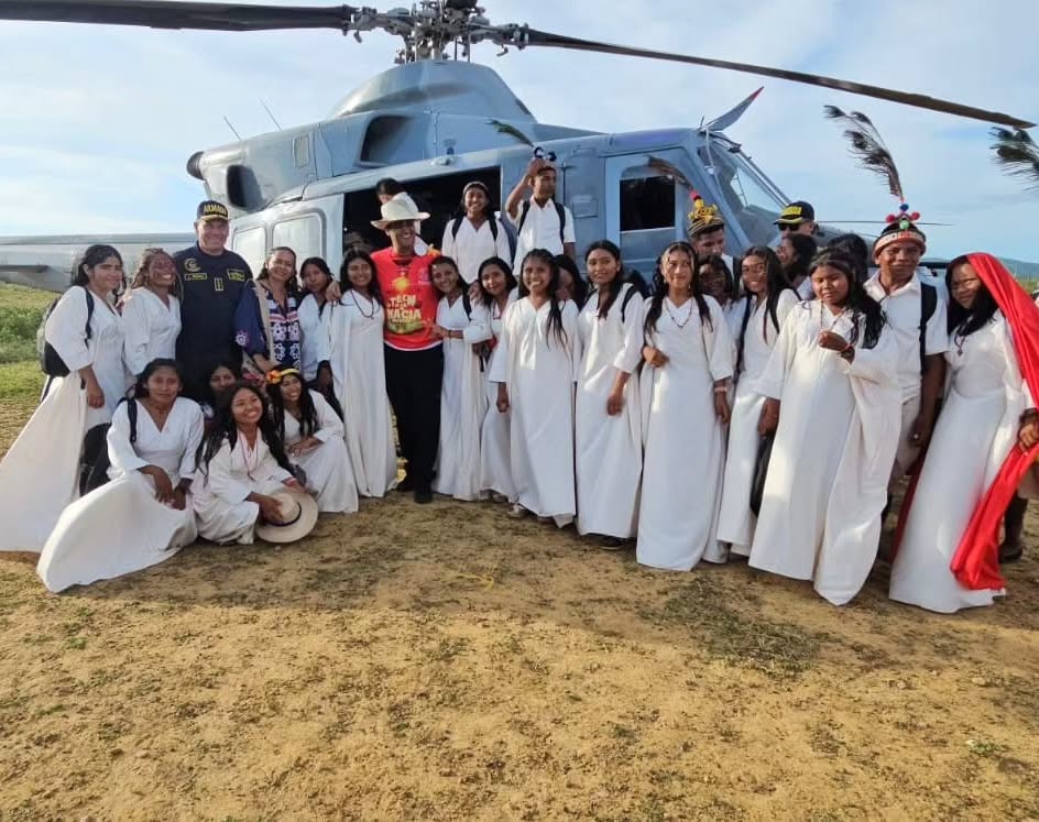 Gobernador Jairo Aguilar estuvo en la graduación de 50 jóvenes wayuu en Karasua, Alta Guajira