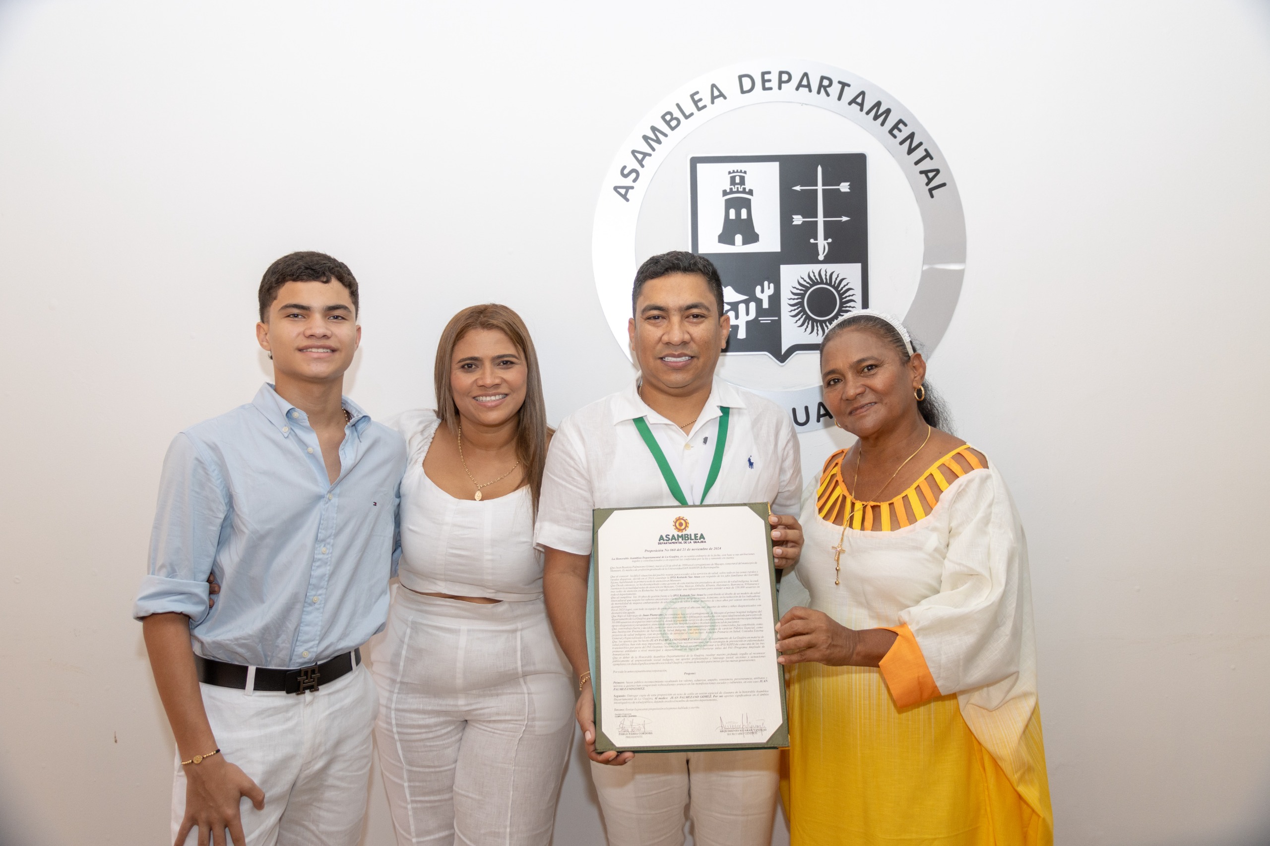 Asamblea Departamental y Concejo de Manaure entregan reconocimientos a Juan Palmezano por su aporte a la salud