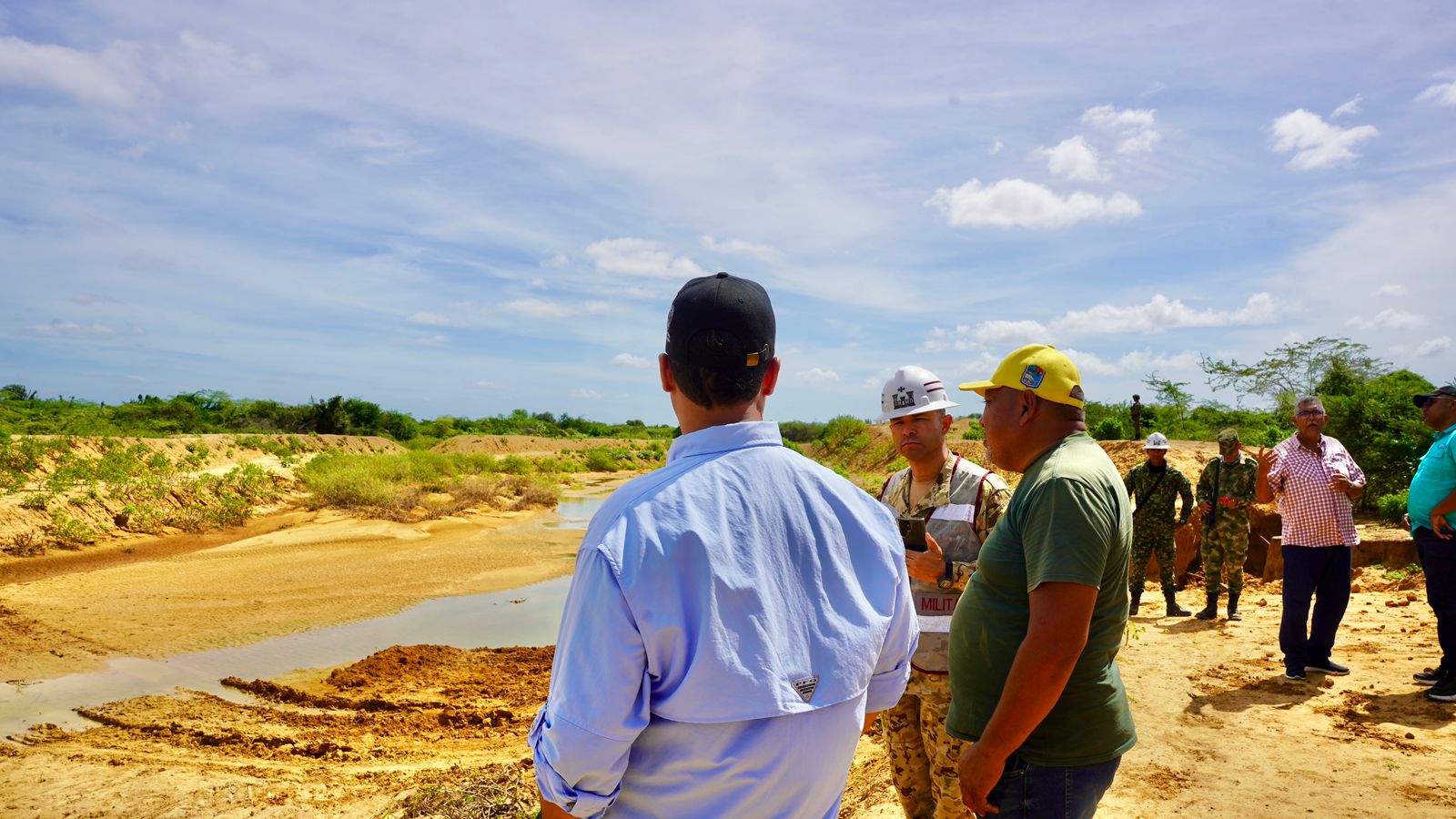 Gobernación de La Guajira realiza obra de mitigación y adecuación de vías en Shiruria, Manaure