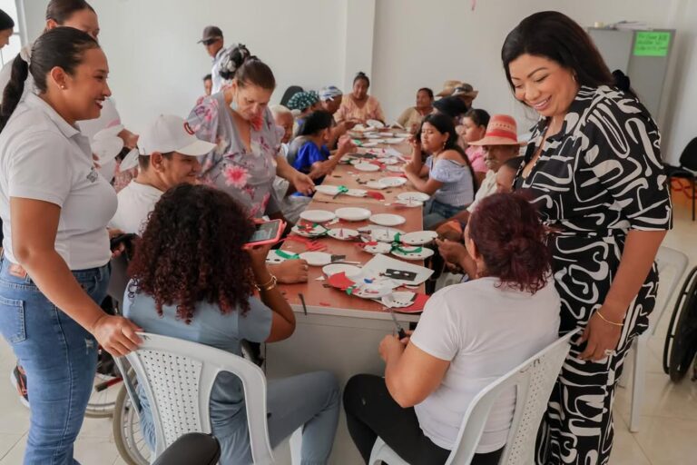 Alcaldía de Uribia adelantó taller navideño a adultos mayores