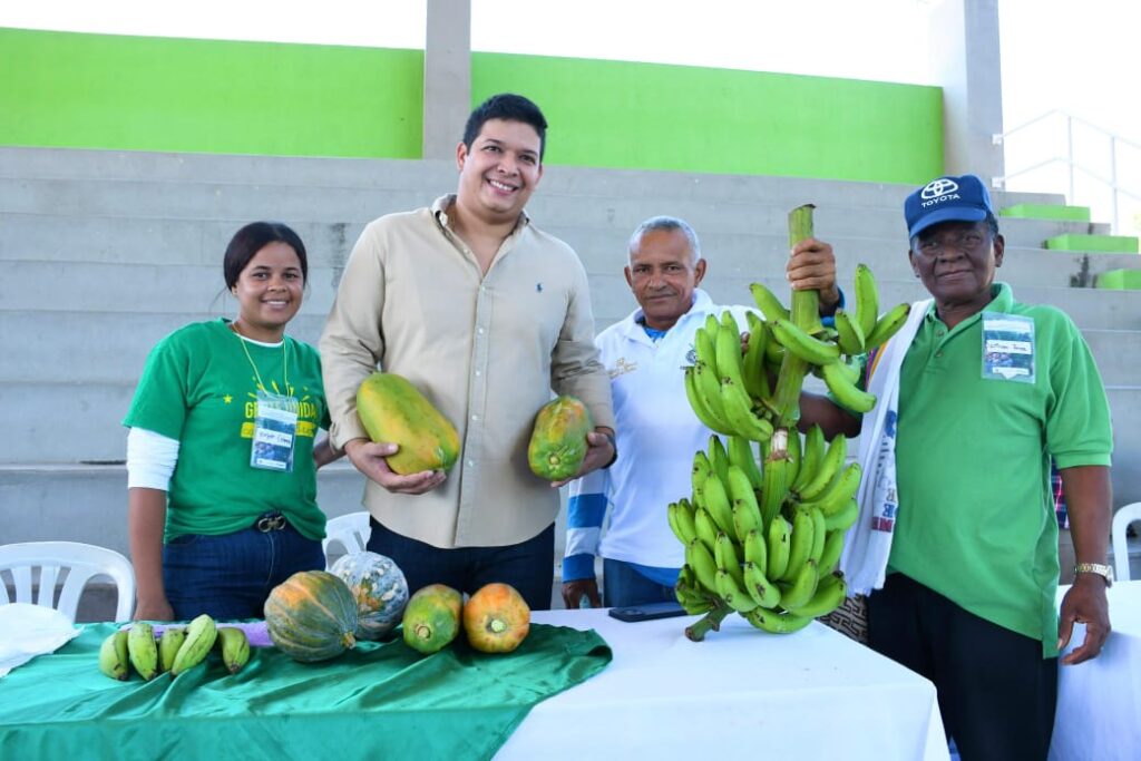 Exitoso fue el Mercado Campesino realizado en el municipio de Barrancas