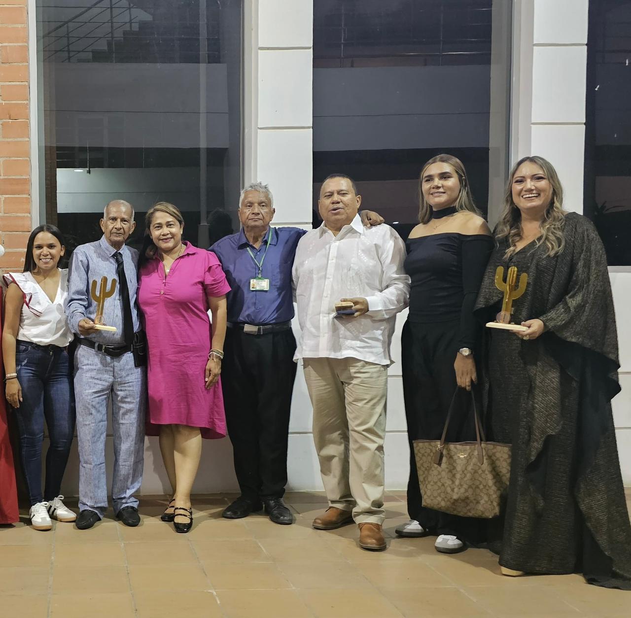 Marcos Barros Pinedo recibe Premio Homenaje en Vida por su legado en el periodismo y la cultura de La Guajira