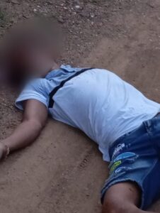 Hombre asesinado de dos disparos en la cabeza permanece sin identificar