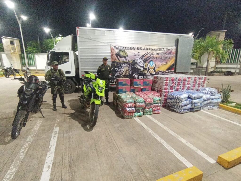 Batallón de Artillería recupera camión del D1 robado junto con mercancía y conductor en La Guajira