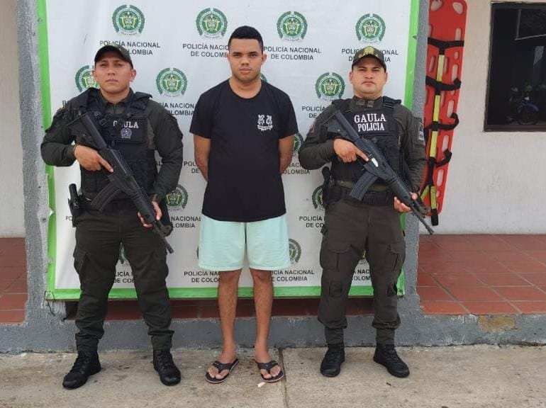 Gaula captura a cinco presuntos integrantes de las AGC en Riohacha y notifica a alias Caín en la cárcel