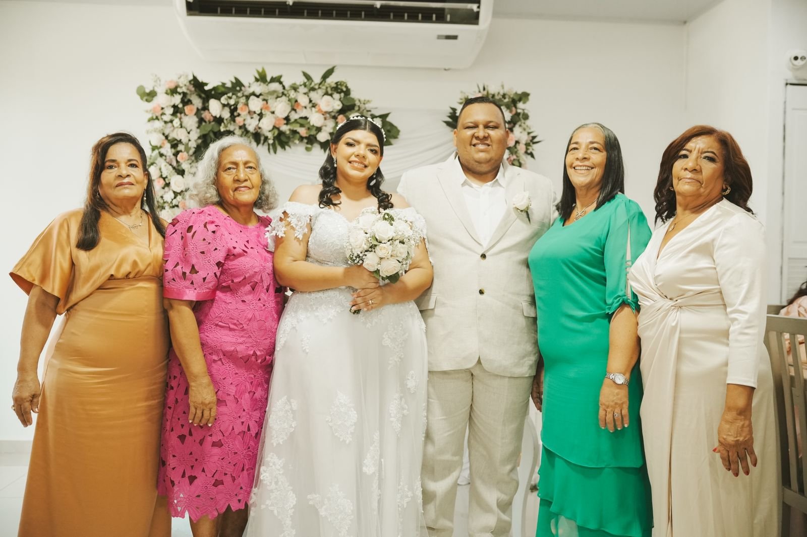 Anelixe, Nelda, María Auxiliadora e Isolda Bermúdez Romero, tías de la novia.