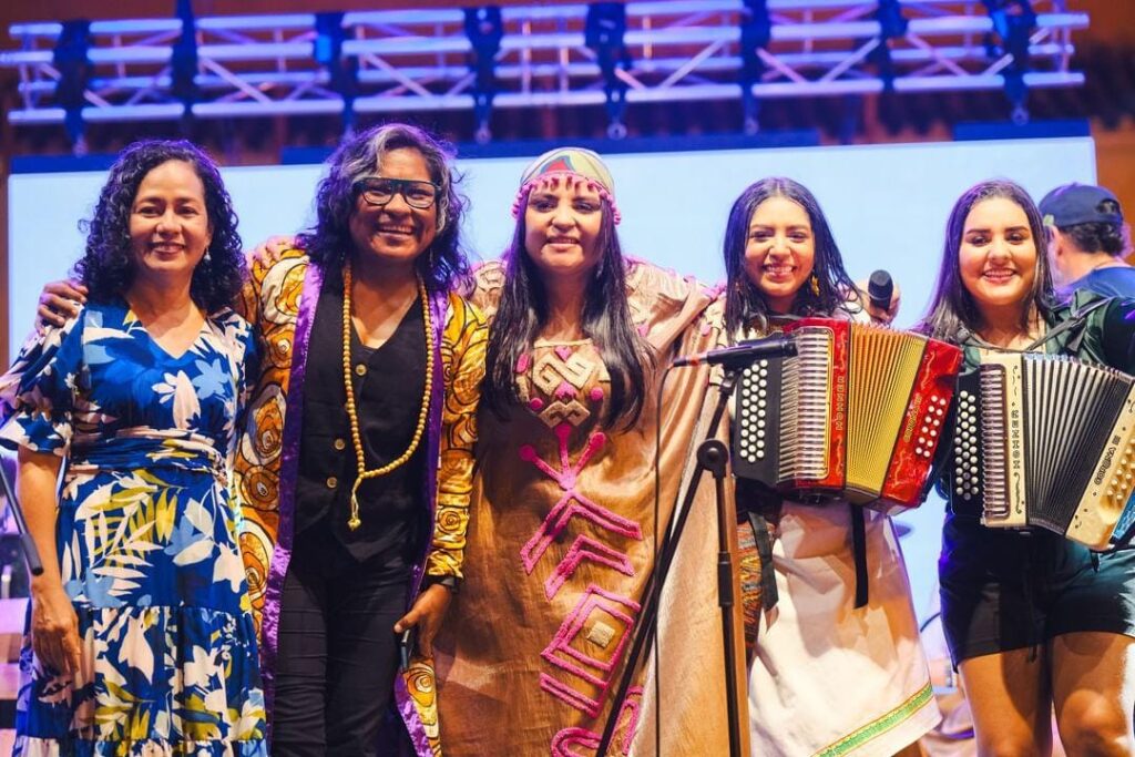 Evas & Adanes destaca en el mercado cultural del Caribe con el foro concierto “La Mujer en el Vallenato”