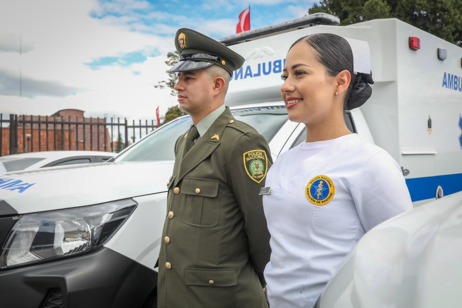 Director general de la Policía Nacional entregó vehículo para ampliar cobertura de atención de uniformados en La Guajira